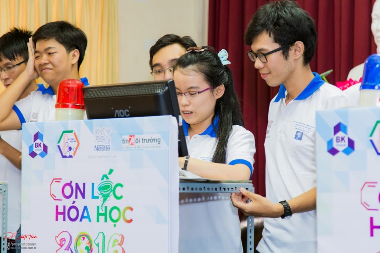 Sội[-]động[-]Cơn[-]lốc[-]hóa[-]học[-]2016[-]vòng[-]bán[-]kết[-]